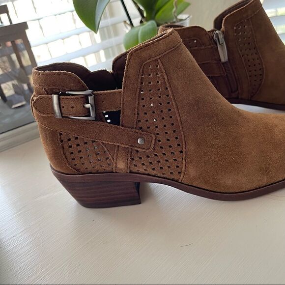 COPY - Vince Camuto Brown Suede Buckle Block Heel Boots/Booties womens 8 - Picture 3 of 9
